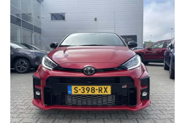 Toyota Yaris (2022) thumbnail 2