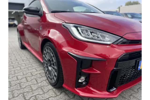 Toyota Yaris (2022) thumbnail 3