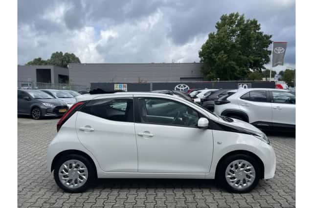 Toyota Aygo (2019) thumbnail 2