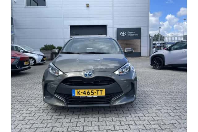 Toyota Yaris (2021) thumbnail 3