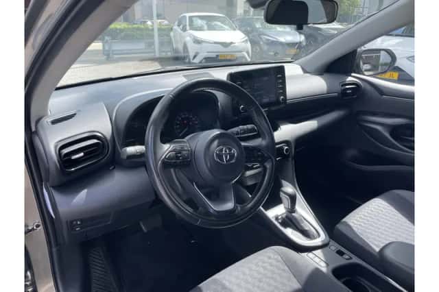 Toyota Yaris (2021) thumbnail 6