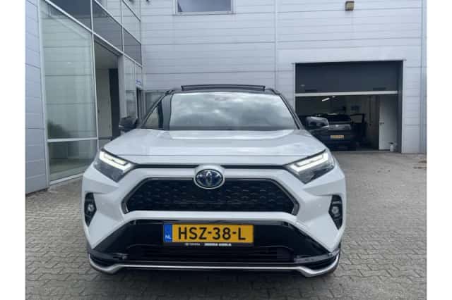 Toyota RAV4 (2025) thumbnail 3