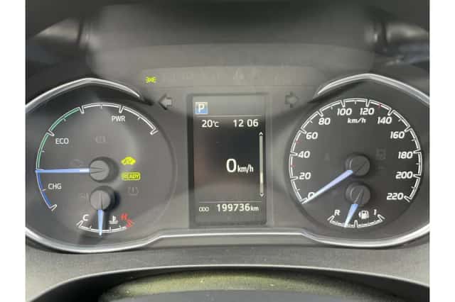 Toyota Yaris (2017) thumbnail 3