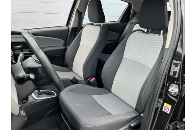 Toyota Yaris (2017) thumbnail 4