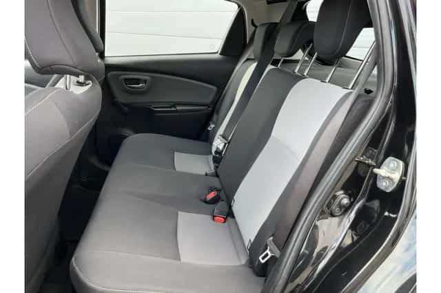 Toyota Yaris (2017) thumbnail 5