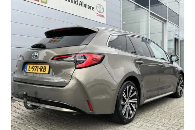 Toyota Corolla (2021) thumbnail 2