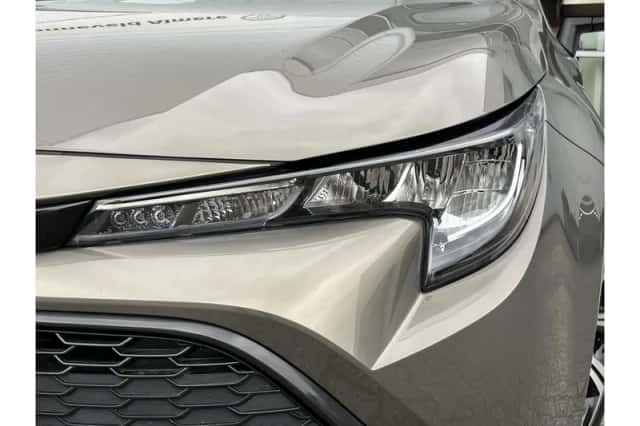 Toyota Corolla (2021) thumbnail 3
