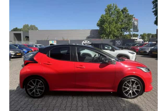 Toyota Yaris (2020) thumbnail 2