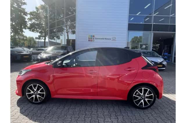 Toyota Yaris (2020) thumbnail 4
