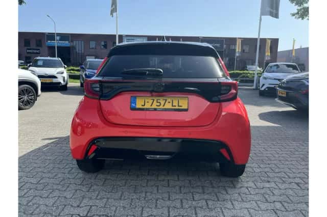 Toyota Yaris (2020) thumbnail 5
