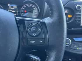 Toyota Yaris (2017) thumbnail 18