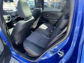 Toyota Yaris (2017) thumbnail 8