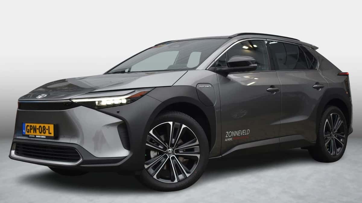 Toyota bZ4X (2024) — foto 1