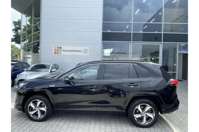 Toyota RAV4 (2021) thumbnail 2