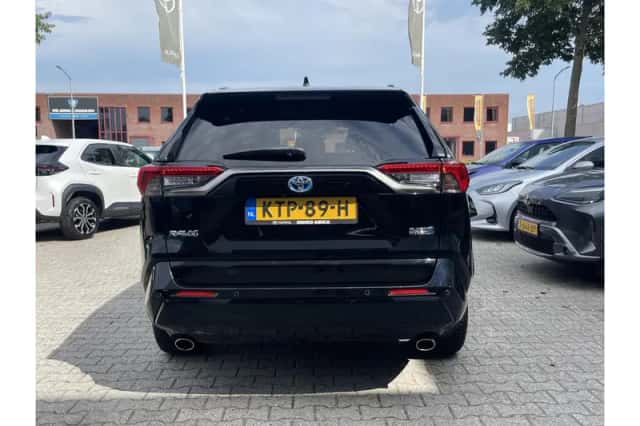 Toyota RAV4 (2021) thumbnail 5