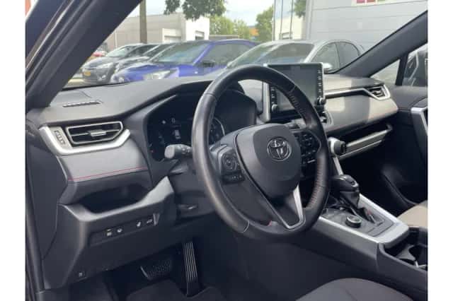 Toyota RAV4 (2021) thumbnail 6