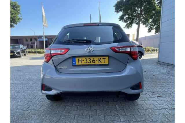 Toyota Yaris (2020) thumbnail 5