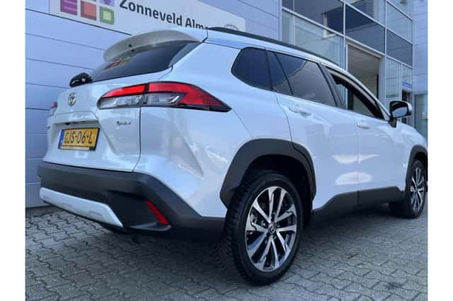 Toyota Corolla (2024) thumbnail 2