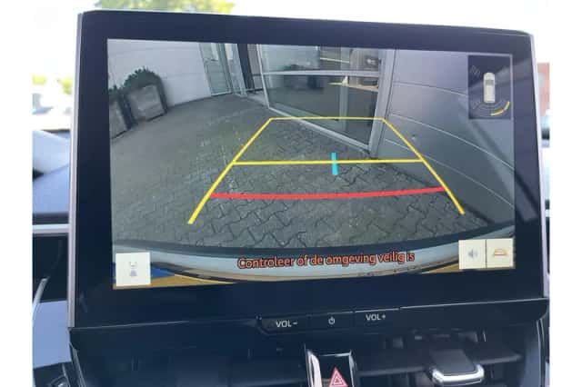 Toyota Corolla (2024) thumbnail 4