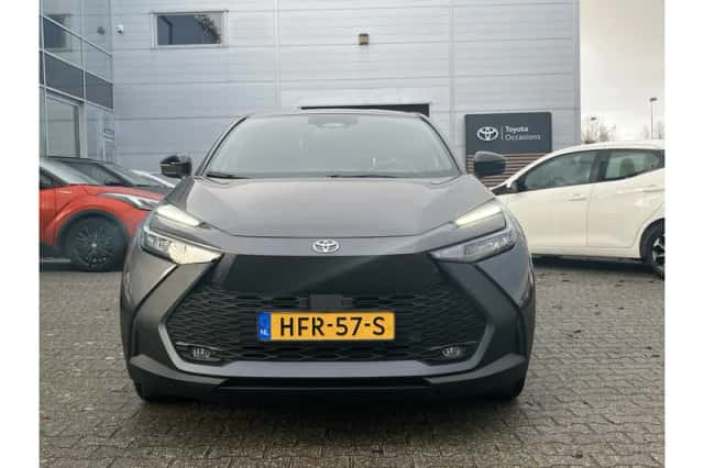 Toyota C-HR (2025) thumbnail 3