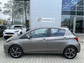 Toyota Yaris (2017) thumbnail 2