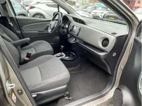 Toyota Yaris (2017) thumbnail 11