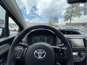 Toyota Yaris (2017) thumbnail 16