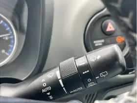 Toyota Yaris (2017) thumbnail 18