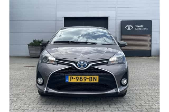 Toyota Yaris (2017) thumbnail 3