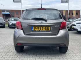 Toyota Yaris (2017) thumbnail 5
