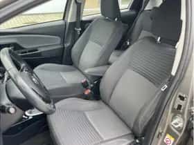 Toyota Yaris (2017) thumbnail 7