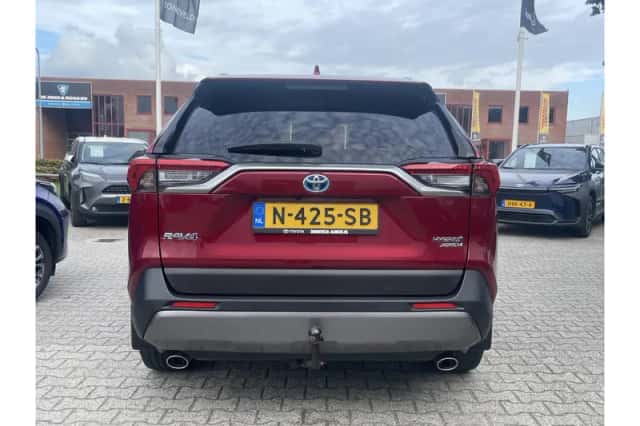 Toyota RAV4 (2021) thumbnail 5