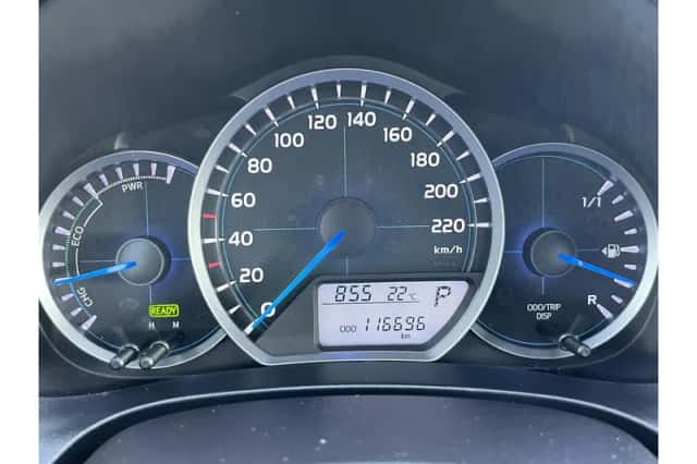 Toyota Yaris (2014) thumbnail 2