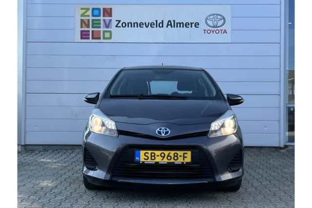 Toyota Yaris (2014) thumbnail 3