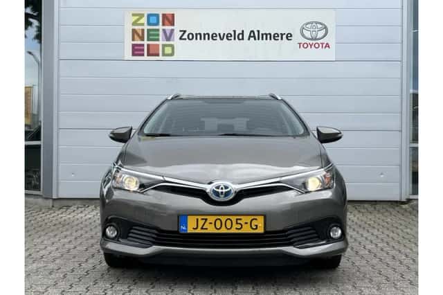 Toyota Auris (2016) thumbnail 5