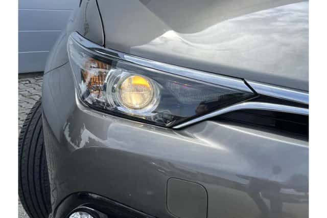 Toyota Auris (2016) thumbnail 6