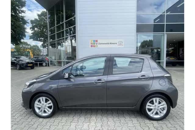 Toyota Yaris (2012) thumbnail 2