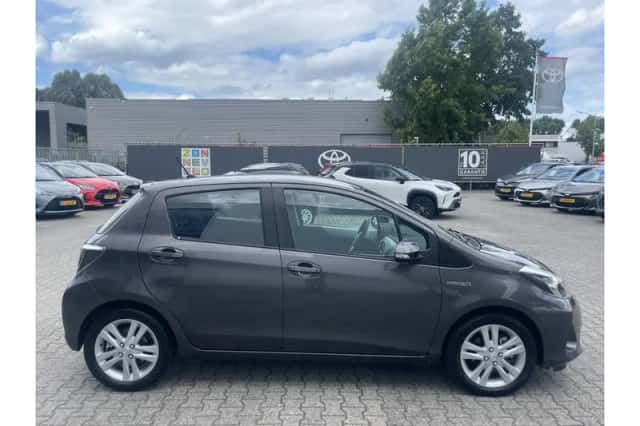 Toyota Yaris (2012) thumbnail 4