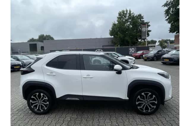 Toyota Yaris Cross (2022) thumbnail 2