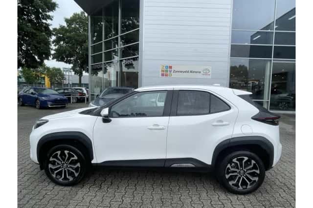 Toyota Yaris Cross (2022) thumbnail 4