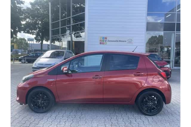 Toyota Yaris (2015) thumbnail 4