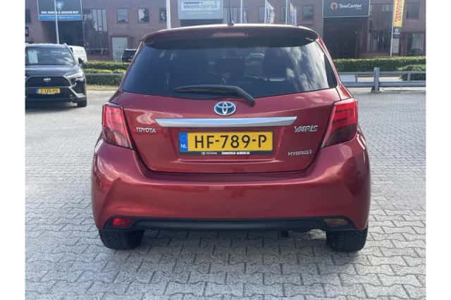 Toyota Yaris (2015) thumbnail 5