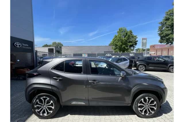 Toyota Yaris Cross (2022) thumbnail 4