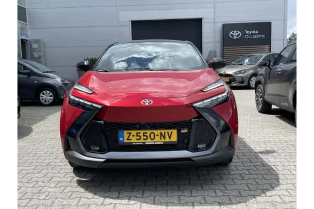 Toyota C-HR (2024) thumbnail 3