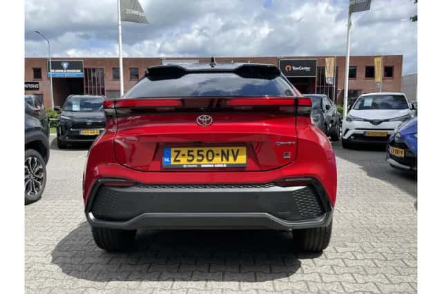 Toyota C-HR (2024) thumbnail 5