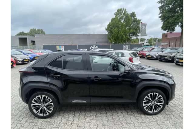 Toyota Yaris Cross (2022) thumbnail 2