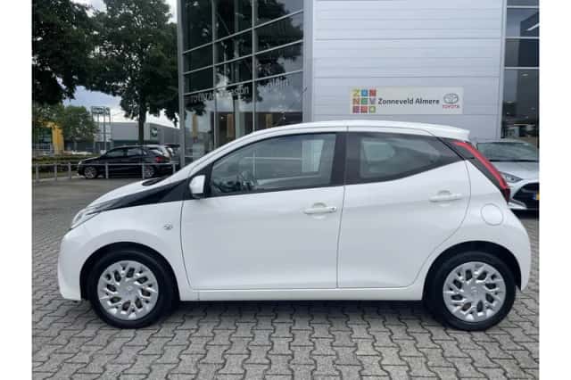 Toyota Aygo (2021) thumbnail 2