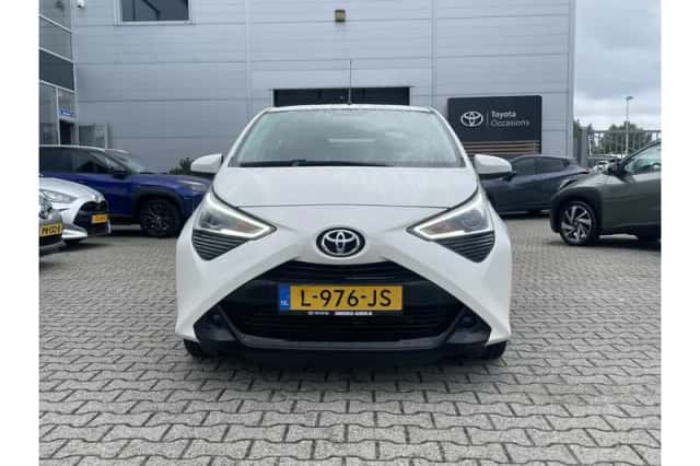 Toyota Aygo (2021) thumbnail 3