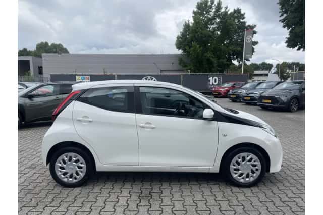 Toyota Aygo (2021) thumbnail 4