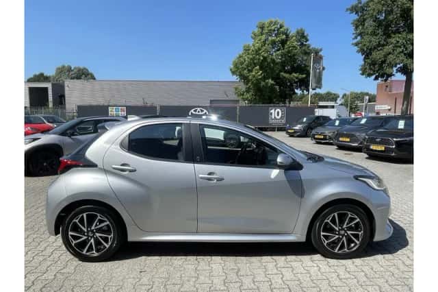 Toyota Yaris (2023) thumbnail 2